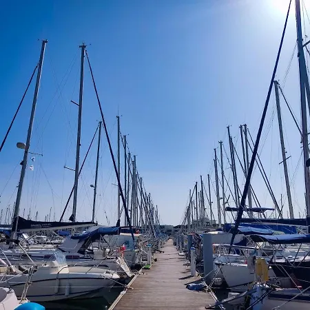 Climatisé à 50 M De La