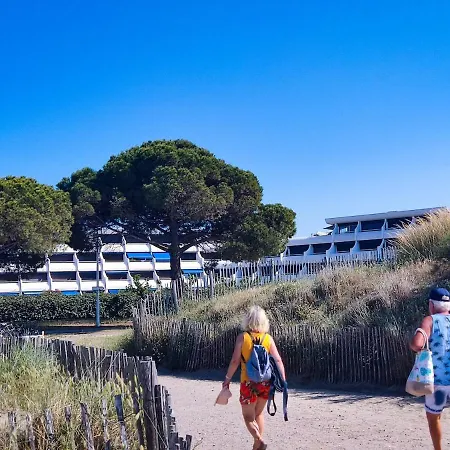 Climatisé à 50 M De La *